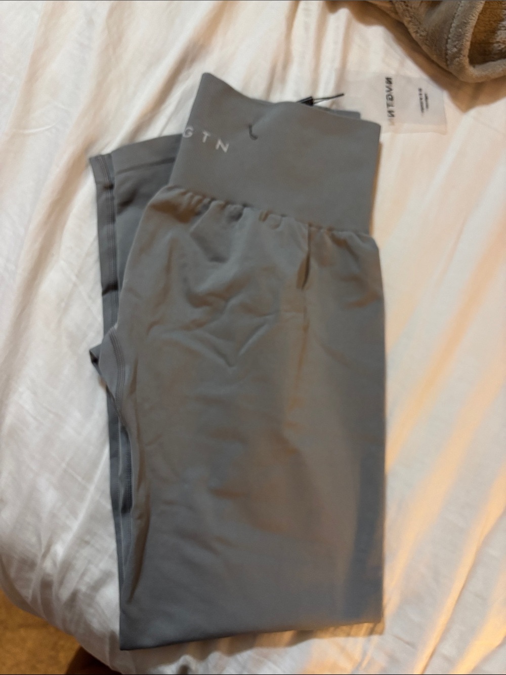 NVGTN  High-Waist Gray Leggings with Flattering Fit